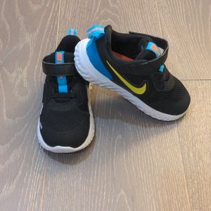 Nike Revolution 5 (Boys 10C)